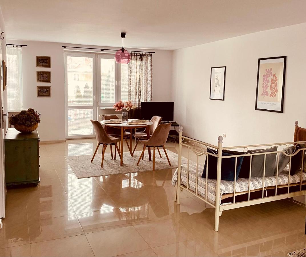 Apartamenty Cud Miod Кросно Екстер'єр фото